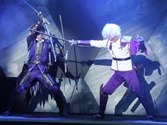 舞台「“斬劇『戦国BASARA』蒼紅乱世”『蒼』THE PRIDE」のゲネプロをレポート。「『紅』未来への誇り」と対をなすもう1つの物語