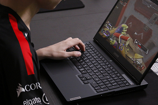 画像集#003のサムネイル/【PR】ゲーマー向けノートPCはプロゲーマーも満足できるのか？　Legion 550iを体験したSCARZのAPEX部門のメンバーにきいた