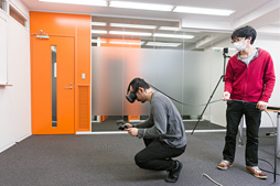 画像集 No.031のサムネイル画像 / 徳岡正肇の これをやるしかない！：VR空間内を歩き回れる夢のシステム「HTC Vive」が持つ可能性と課題について考える