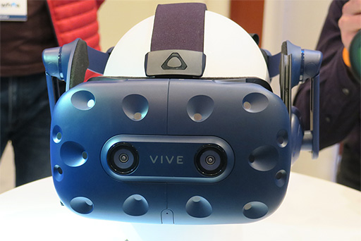 画像集 No.008のサムネイル画像 / ［CES 2018］HTC，解像度が向上した新型VR HMD「Vive Pro」を発表。Viveをワイヤレス化する純正アダプターも