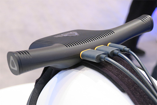 画像集 No.012のサムネイル画像 / ［CES 2018］HTC，解像度が向上した新型VR HMD「Vive Pro」を発表。Viveをワイヤレス化する純正アダプターも