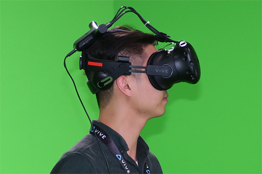 画像集 No.013のサムネイル画像 / ［CES 2018］HTC，解像度が向上した新型VR HMD「Vive Pro」を発表。Viveをワイヤレス化する純正アダプターも