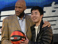 ユーザー参加型トーナメント「NBA 2K17 ジャパントーナメント」レポート。元NBAスーパースター,ロン・ハーパーさんも登場