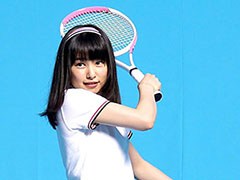 「白猫テニス」,女優の桜井日奈子さんを起用した新CMが8月1日にオンエア。ガチャピン,コナンらコラボキャラ達も登場