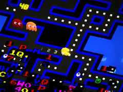 PC/PS4版「PAC-MAN 256」の配信が決定。バグによる崩壊から逃げ続ける「パックマン」のニュースタイル