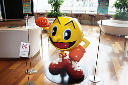 画像集 No.003のサムネイル画像 / 「PAC-MAN GINZA STYLE」が銀座三越でスタート。120種以上の「パックマン」グッズや，貴重なアーケードゲームが夏休みの銀座に大集合