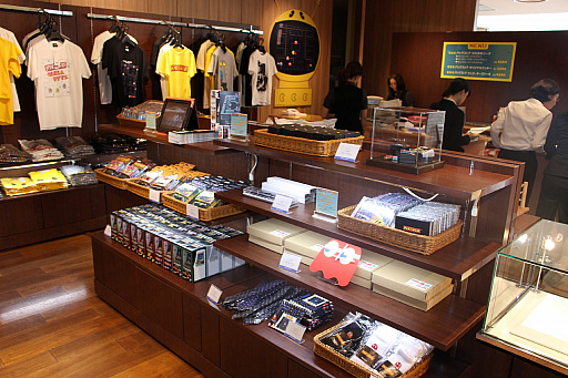 画像集 No.007のサムネイル画像 / 「PAC-MAN GINZA STYLE」が銀座三越でスタート。120種以上の「パックマン」グッズや，貴重なアーケードゲームが夏休みの銀座に大集合