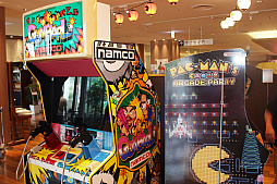 画像集 No.021のサムネイル画像 / 「PAC-MAN GINZA STYLE」が銀座三越でスタート。120種以上の「パックマン」グッズや，貴重なアーケードゲームが夏休みの銀座に大集合