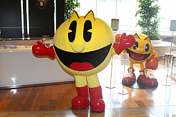 画像集 No.026のサムネイル画像 / 「PAC-MAN GINZA STYLE」が銀座三越でスタート。120種以上の「パックマン」グッズや，貴重なアーケードゲームが夏休みの銀座に大集合