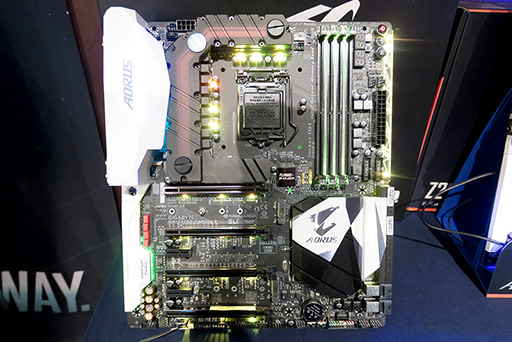 画像集 No.027のサムネイル画像 / Kaby Lake-S対応のIntel 200シリーズチップセット搭載マザーボードが各社から一斉に発表。販売は1月6日から