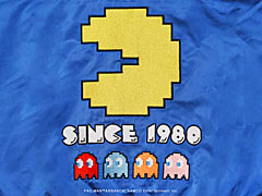 「パックマン40周年メモリアルブルゾン」の受注受付がスタート。ミュージックビデオでダンサーが着用したブルゾンを再現