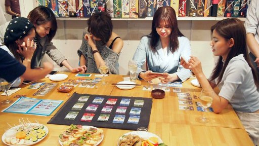 画像集 No.010のサムネイル画像 / 「街コロ」は，果たして合コンにも使えるのか。コラムニスト・犬山紙子さんの進行による“ボドゲ女子会”潜入レポート