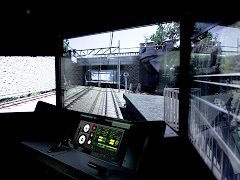 新たなAC版「電車でGO!!」が発表に。3画面の大型ディスプレイに映し出される車窓風景で,運転士気分が味わえる。連動スマホアプリも今冬配信