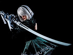 「NieR:Automata」に登場する武器「白の契約」が1/1スケールのスマート・トイに。予約受付は6月6日にスタート