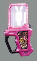 画像集 No.025のサムネイル画像 / 「オール仮面ライダー ライダーレボリューション」のストーリー冒頭部などが公開。「超エグゼイドボックス」にはオリジナルのライダーガシャットを同梱