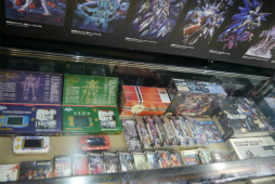 画像集 No.019のサムネイル画像 / 「ガンダムバーサスまつりin秋葉原」レポート。新旧プロデューサーが歴代シリーズ作品にまつわるトークを展開