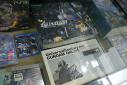 画像集 No.021のサムネイル画像 / 「ガンダムバーサスまつりin秋葉原」レポート。新旧プロデューサーが歴代シリーズ作品にまつわるトークを展開