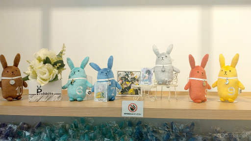 画像集 No.005のサムネイル画像 / ツキプロの期間限定ショップ「TSUKIPRO SHOP in HARAJUKU」内覧会レポート。“COT部”をテーマにツキコットや研究員姿のタレントが登場