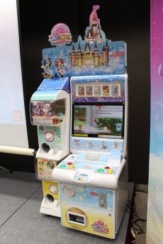 画像集 No.002のサムネイル画像 / データカードダスとガシャポンが連動。新作「データカードダス ディズニー マジックキャッスル キラキラシャイニー★スター」は12月8日稼働予定