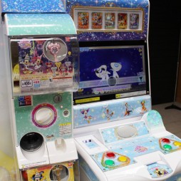 画像集 No.013のサムネイル画像 / データカードダスとガシャポンが連動。新作「データカードダス ディズニー マジックキャッスル キラキラシャイニー★スター」は12月8日稼働予定