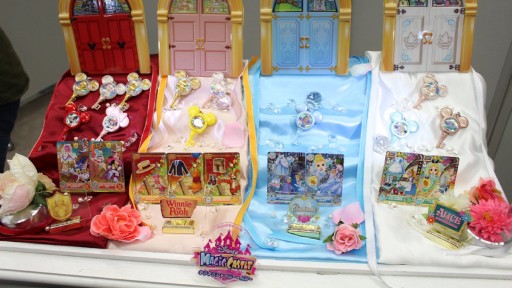 画像集 No.016のサムネイル画像 / データカードダスとガシャポンが連動。新作「データカードダス ディズニー マジックキャッスル キラキラシャイニー★スター」は12月8日稼働予定