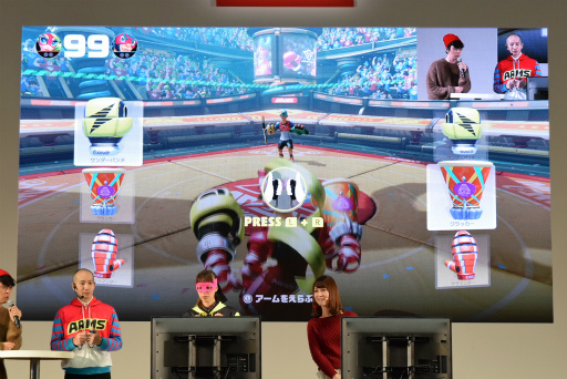 画像集 No.013のサムネイル画像 / Nintendo Switch 体験会の「ARMS」紹介ステージをレポート。椿姫彩菜さんが特訓を受けて“ARMSレディ&ボーイ”に挑戦