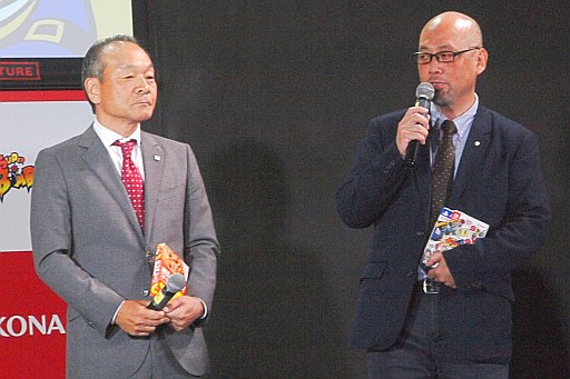 画像集 No.003のサムネイル画像 / 「スーパーボンバーマンR」と「ボンカレーゴールド」がコラボ。広報大使のゴールデンボンバーも駆けつけた発表会レポートを掲載