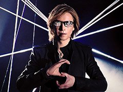 「アイドルマスター シャイニーカラーズ」,X JAPANのYOSHIKIさんを起用したテレビCMが放映開始。“Sポーズ”を披露する姿は必見