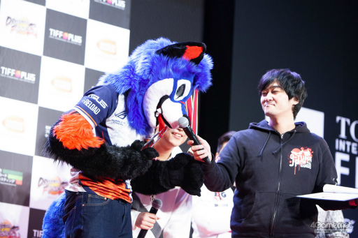 画像集 No.063のサムネイル画像 / 「ドラゴンボール ファイターズ」の最強プレイヤーが集結。第31回 東京国際映画祭にて行なわれた招待制トーナメント大会“超（スーパー）マッチ”レポート
