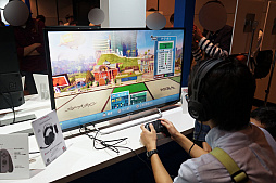画像集 No.018のサムネイル画像 / 「UBIDAY2017」をレポート。タチャンカの等身大電動フィギュアが手を振り，コスプレコンテストが行われ，新規タイトルが発表された