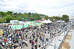 画像集 No.003のサムネイル画像 / いざ！ 横須賀鎮守府へ。「WoWS×アズレン」コラボイベント「三笠大先輩の横須賀散策」スタンプラリーをレポート