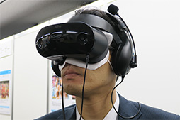 画像集 No.003のサムネイル画像 / 富士通,Windows MR対応VR HMDとノートPCのセットモデルを12月に発売。VR HMD単体は税込5万円台後半で購入可能に