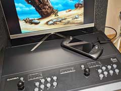 アケコン内蔵デスク「QANBA 2009 Arcade」をレビュー。高級アケコン約2台分のお値段でコレというのは,なかなかシビれるアイテムだ
