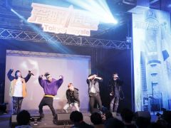 【PR】「荒野行動」の公式イベント「一周年感謝祭」が開催。オープニングアクトはワタナベマホトさんが所属する“quad4s(クアッドフォース)feat.ジェニー”