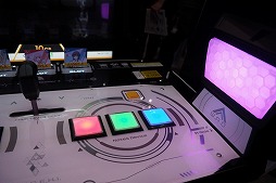 画像集 No.002のサムネイル画像 / ［JAEPO2018］「オンゲキ」直撮りムービー＆プレイレポート。キャラクターをレバーで操作して遊ぶ新感覚の音楽ゲーム