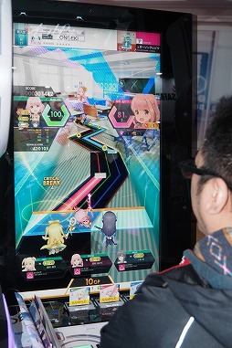 画像集 No.005のサムネイル画像 / ［JAEPO2018］「オンゲキ」直撮りムービー＆プレイレポート。キャラクターをレバーで操作して遊ぶ新感覚の音楽ゲーム