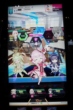 画像集 No.014のサムネイル画像 / ［JAEPO2018］「オンゲキ」直撮りムービー＆プレイレポート。キャラクターをレバーで操作して遊ぶ新感覚の音楽ゲーム