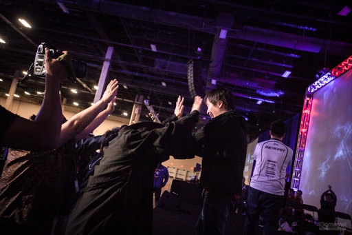 画像集 No.002のサムネイル画像 / 【速報】［EVO2019］「ソウルキャリバーVI」部門の優勝はゆっとと選手。日本の若手が世界の頂点に立つ