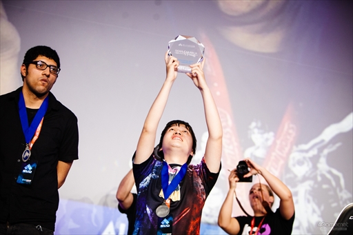 画像集 No.005のサムネイル画像 / 【速報】［EVO2019］「ソウルキャリバーVI」部門の優勝はゆっとと選手。日本の若手が世界の頂点に立つ