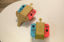 画像集 No.014のサムネイル画像 / 「Nintendo Labo」の親子向け体験会「Nintendo Labo Camp」をレポート。ダンボールを組み立ててコントローラができあがる。新しい遊びに子供達も興味津々