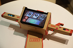 画像集 No.020のサムネイル画像 / 「Nintendo Labo」の親子向け体験会「Nintendo Labo Camp」をレポート。ダンボールを組み立ててコントローラができあがる。新しい遊びに子供達も興味津々