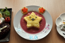 画像集 No.002のサムネイル画像 / 「キラッとプリ☆チャン プリズムストーンカフェ原宿」の内覧会をレポート。キャラをイメージした可愛くておいしいメニューがいっぱい！
