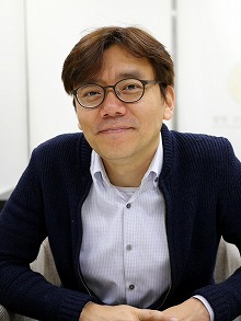 画像集 No.003のサムネイル画像 / MMORPG「創世記戦: アンタリアの戦争」では株式などのシミュレーション要素を導入。開発チームを率いるキム・テゴン氏へのインタビューを掲載