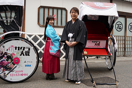 画像集 No.004のサムネイル画像 / 「新サクラ大戦」のラッピング人力車が浅草の街を走る。「新サクラ大戦 the Stage」のさくら役・関根優那さんが人生初の人力車を体験