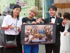 「ファイブキングダム」が参加した「那覇国際通りレッドカーペット」をレポート。プロデューサーの石井英貴氏へのミニインタビューも掲載