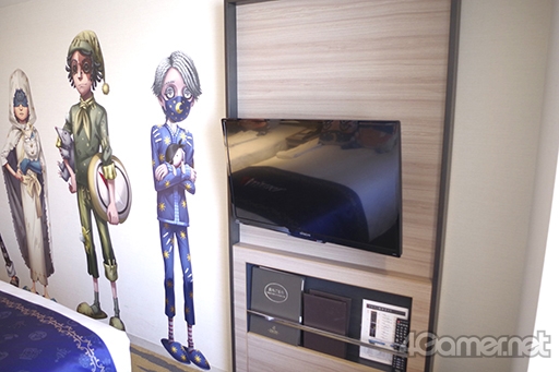 画像集#015のサムネイル/「Identity V」コラボルームを紹介。東京・池袋の高層ホテルに,リッチな客室に描き下ろしイラストが調和したハンター・サバイバールームが登場