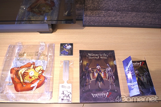 画像集#017のサムネイル/「Identity V」コラボルームを紹介。東京・池袋の高層ホテルに,リッチな客室に描き下ろしイラストが調和したハンター・サバイバールームが登場