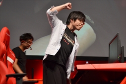 画像集 No.012のサムネイル画像 / 「DEAD OR ALIVE 6 Fatal Match in Japan」フォトレポート。オンラインで研鑽を積んだニューヒーロー，シマズ選手が優勝を飾る