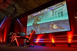 画像集 No.037のサムネイル画像 / 「DEAD OR ALIVE 6 Fatal Match in Japan」フォトレポート。オンラインで研鑽を積んだニューヒーロー，シマズ選手が優勝を飾る