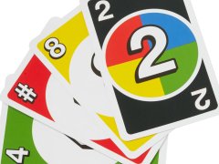 「UNO」の血を引く新作カードゲーム「DOS」が8月上旬に発売。“場”のカードが2枚になり,異なる戦略が楽しめる